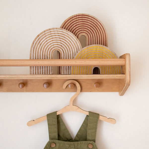 Estantería para guardería con ganchos, Estante para libros para niños, Estantes flotantes, Perchero para ropa, Almacenamiento de juguetes para niños pequeños Estante para juguetes de montaje en pared, Decoración boho moderna