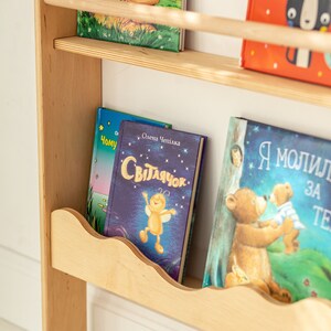 Wooden bookshelf for Nursery storage, Montessori furniture, Wall shelving, Display cabinet, Book organizer, Floating shelf 画像 6