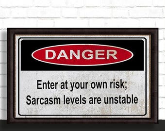 GEFAHR Sarkasmus, inspiriert von Anzüge, ihr Wandkunstgeschenk. Hochauflösendes Meme Poster, Retro digitaler Download Bild, Boho Mancave Bild.