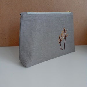 Neceser de lino con bordado floral