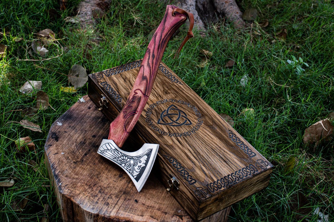 Hache viking forgée à la main avec manche en frêne