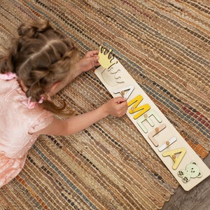 Namenspuzzle aus Holz, Namenspuzzle, Holzspielzeug, Puzzle mit Stiften, benutzerdefiniertes Kleinkindspielzeug, Montessori-Spielzeug, Namenspuzzle, personalisiertes Geschenk Bild 2