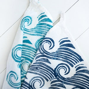 Makin&#39; Waves Pattern Flour Sack Kitchen Towel
