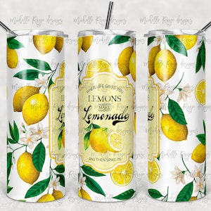 Puede incluir: Un vaso blanco con un patrón de limones y flores. El vaso tiene una cita que dice: "Cuando la vida te da limones, haz limonada y luego ponle alcohol".