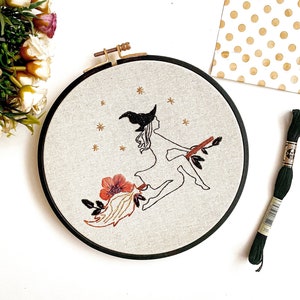 Halloween Witch Embroidery Kit / Feminist Hoop Art / Beginner Embroidery Kit / Floral Halloween / Halloween Craft Gift / DIY Embroidery