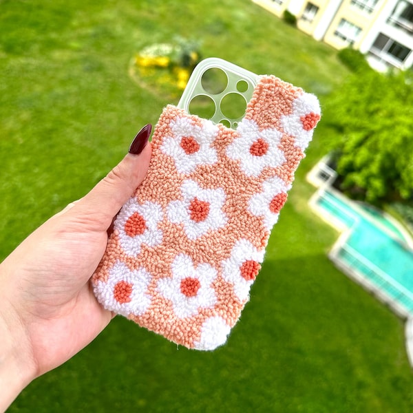 Embroidered Daisies Iphone Case, Tufted Phone Accessory , Punch Needle phone case, iPhone 14 13 12 11 Pro Max, Aesthetic iPhone Case, y2k