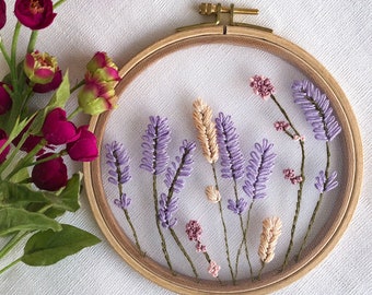 Lavendel Paardebloem Tule Borduursel Hoepel.  Hand borduurwerk Hoepel Kunst.  Housewarming Cadeau.  Tule Hoepel Art.