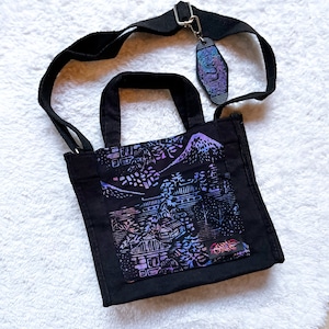 Sac à bandoulière gothique en velours côtelé pastel avec écusson artistique original cousu main et empiècement en tissu rare ! Sac fourre-tout Harajuku, écusson en bandoulière