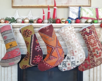 Set mit 5 Woll-Kelim-Weihnachtsstrümpfen, Vintage-Handarbeit-Dekor für Weihnachten, farbenfrohe Neujahrsdekoration