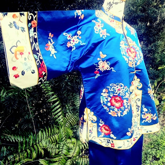 Exquisite Chinese Embroidered Silk Pajamas Vintage