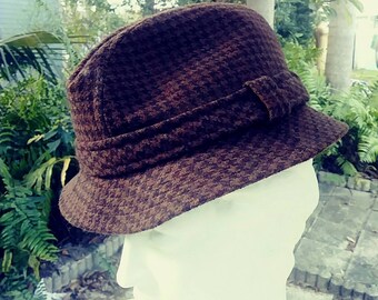 Vintage Country Gentleman Hat in Brown Wool Felt in Large