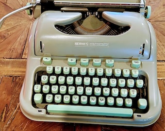 Macchina da scrivere vintage Hermes 3000