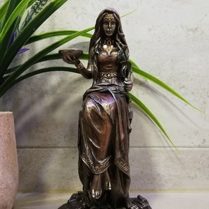 Pythia the High Priestess of the Temple of Apollo at Delphi 25cm 9.84in ...