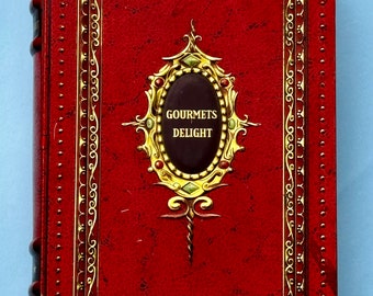 Vintage Gourmets Delight Tin Book Container Victoria Biscuit Co