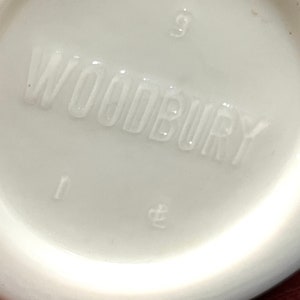 Vintage Woodbury Cold Cream Jar White Milk Glass imagem 2