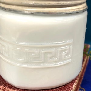 Vintage Woodbury Cold Cream Jar White Milk Glass imagem 7