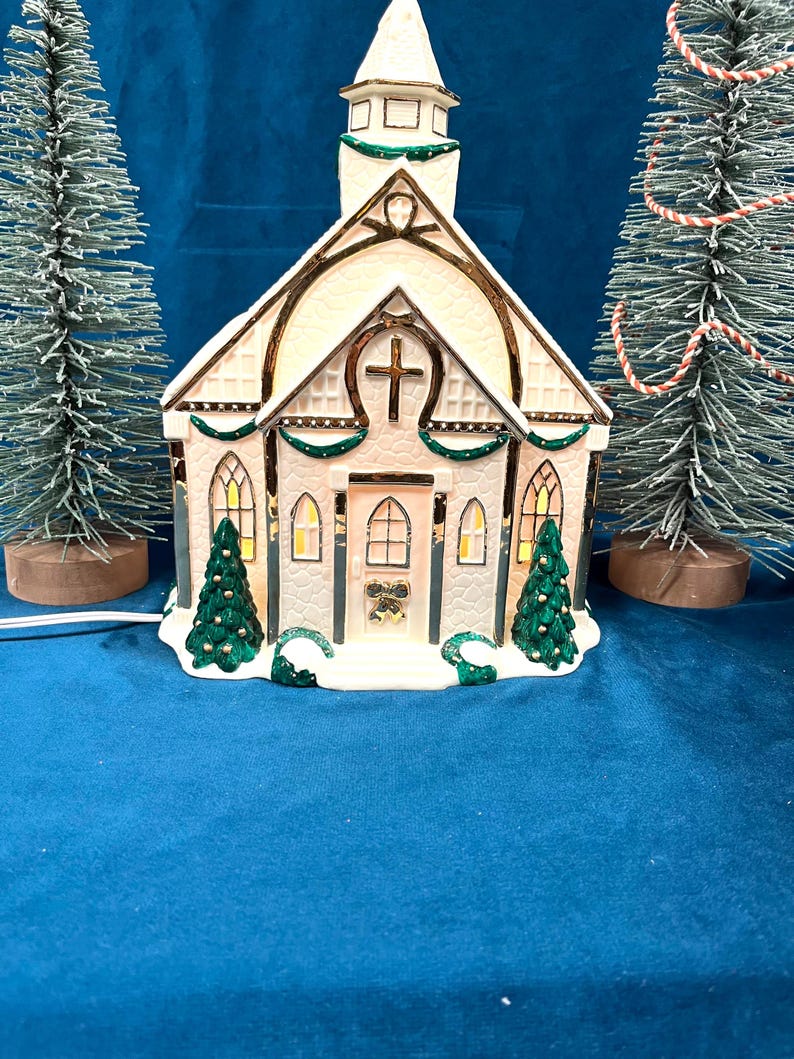 Snowflake Falls pine Cone Chapel Rare Ivory Porcelain Illuminated