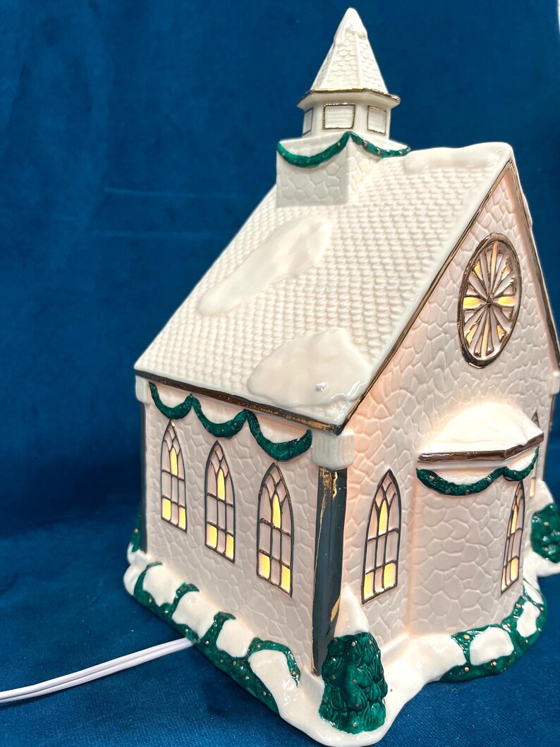 Snowflake Falls pine Cone Chapel Rare Ivory Porcelain Illuminated
