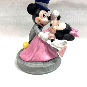 Figura de Mickey y Minnie Mouse bailando en un salón de baile de Disney Japón imagen 5