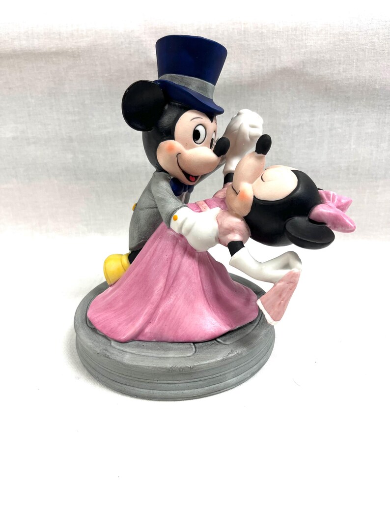 Figura de Mickey y Minnie Mouse bailando en un salón de baile de Disney Japón imagen 5