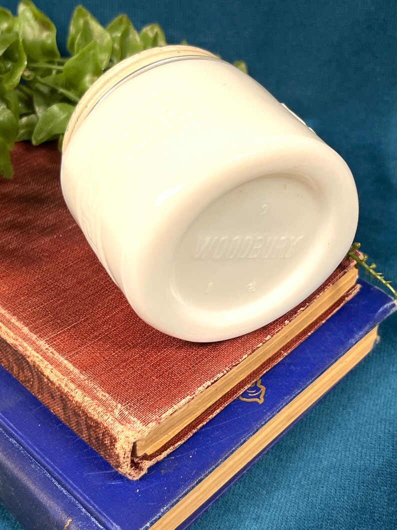 Vintage Woodbury Cold Cream Jar White Milk Glass imagem 5