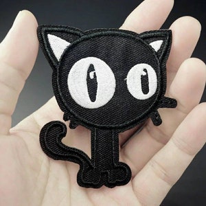 Big Eyes Cat Embroidery Patch Black Cat Iron on Badge Embroidered Applique Animal Decorative Patch Gift Clothing Accessories Crafs