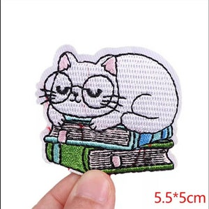 White Cat Embroidery Applique Garment Iron On Patch Animals Decorative Badge Embroidery Gift DIY Clothing Stickers Accessories