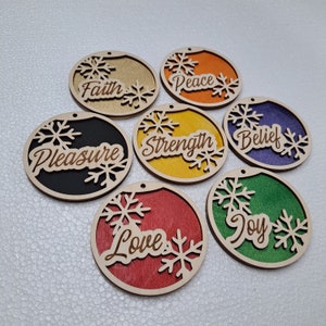 Adorno navideño SVG de bola de Navidad cortado con láser, archivo de deseos, DXF, paquete de manualidades de decoración, árbol de 2 capas, amor, creencia, paz, fe, fuerza, placer, alegría