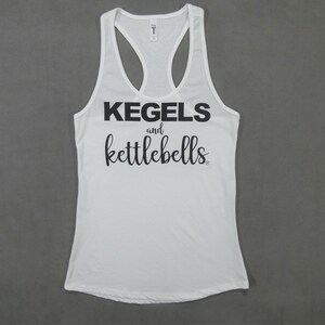 Kegels e Kettlebells White Racerback Carro armato da donna