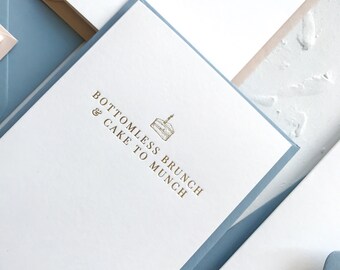 Bodemloze brunch en cake om goud vergulde verjaardagskaart, wenskaart, minimale verjaardagskaart te munchen