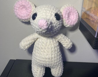 Crocheted mouse