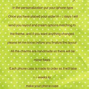 Pode incluir: Um fundo verde com bolinhas brancas e texto castanho que diz "About Ordering". O texto fornece informa&ccedil;&otilde;es sobre o processo de encomenda, incluindo personaliza&ccedil;&atilde;o, op&ccedil;&otilde;es de layout e tempo de produ&ccedil;&atilde;o de capas de telem&oacute;vel.