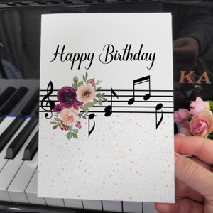 La tarjeta de feliz cumpleaños imprimible está en blanco por dentro para su propio mensaje personalizado / descarga digital