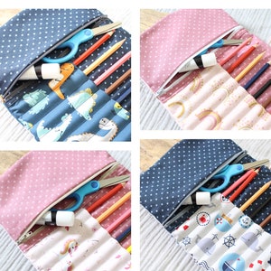 Könnte beinhalten: Vier farbenfrohe Federmäppchen. Eines ist marineblau mit weißen Punkten, ein anderes rosa mit weißen Punkten. Die anderen beiden haben Dinosaurier- und Regenbogenmuster. Jedes Etui enthält Stifte, Scheren und Kleber.