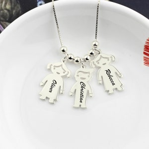 Collar de nombre de encanto de niños grabado plata chapada en oro, collar de madres personalizado, collar de mamá con nombres de niños, regalo del día de la madre