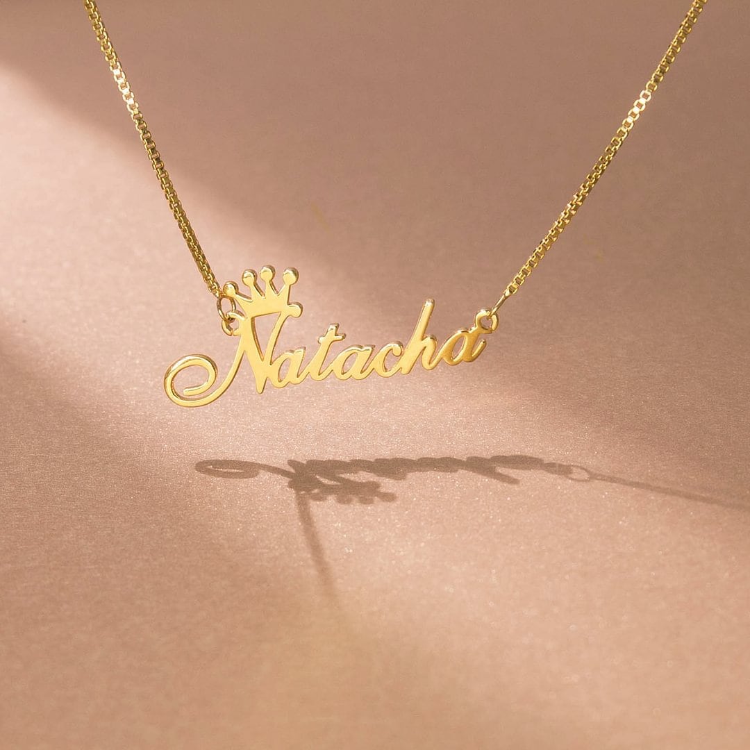 Queen name best sale necklace