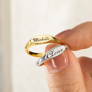 Personalized Name Oval Signet Ring, Dainty Engraved Statement Name Ring, Mother&#39;s Day/Birthday/Bridesmaid&#39;s Gift for Her/Wife/Family/Friends