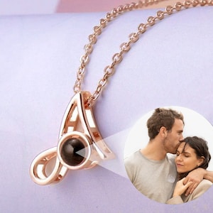 Collar de proyección inicial de foto personalizada, colgante de letras de plata esterlina de la A a la Z con I Love You en 100 idiomas, regalo de cumpleaños para mamá / esposa