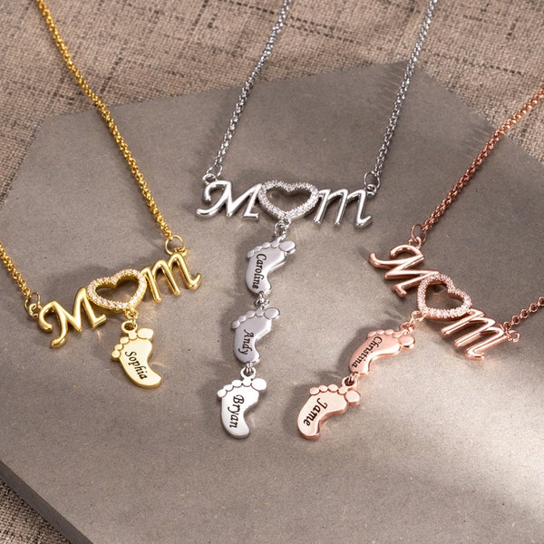 Personalisierte Mom Halskette mit Babyfüßen Mom Halskette Mutter Halskette mit 3 Babyfüßen Anhängern eingravierte 3 Namen, Geschenk für Mama / Frau / Frauen