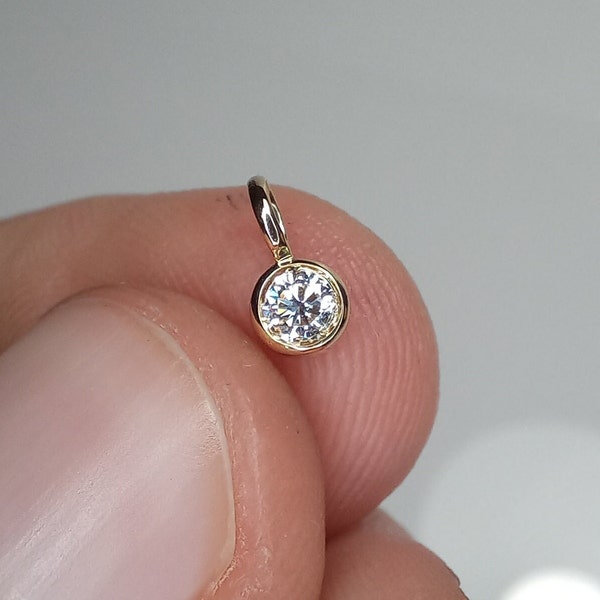 0,12 ct VS-Klarheits-Diamant-Charm, kleiner Diamant-Anhänger, 4 mm echter Diamant-Charm, zierlicher Diamant-Charm, Lünettendiamant