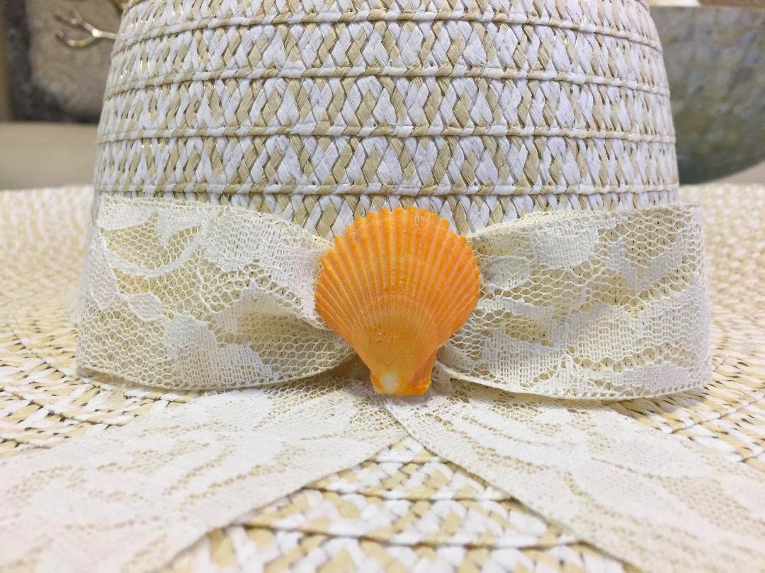 Wide Brim Beach Hat, White & Beige, Orange Scallop Shells  display picture 1