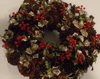 Vintage Mid Century 1960's Pine Cone Christmas Wreath 16" Diameter Holly Glitter