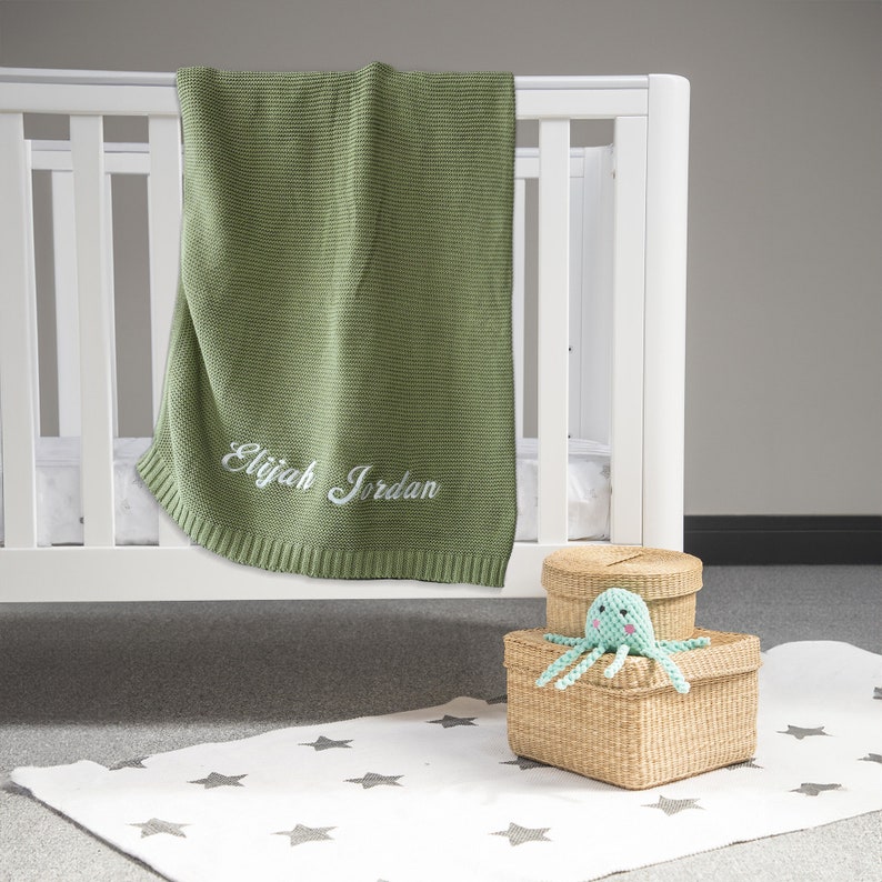 Personalisierte bestickte Babydecke mit Namen, Babydecke aus Baumwollstrick, individuelle Kinderdecke, Kinderwagendecke, Kinderzimmerdecke, Babyparty-Geschenk Bild 3