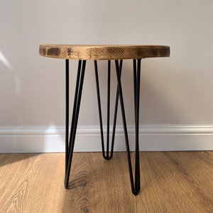 Mesa auxiliar circular de 40 cm - Patas de horquilla negras - Madera secada al horno - Hecha a mano - Diseño rústico