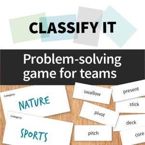 Op de afbeelding: Afbeelding van een probleemoplossend spel voor teams. De titel "Classify It" wordt boven de beschrijving weergegeven. Kaarten met woorden als "natuur", "sport", "slikken" en "draaien" liggen verspreid op een houten oppervlak.