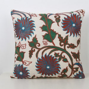 Embroidered Suzani Pillowcase Bohemian Red Green Blue 16"x16" (40x40cm) Eclectic Pillow Silk Zippered Cushion Cover Lumbar Home Decoration