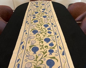 大型スザニ壁掛け 8'1'' x 12'1'' | ブラッシュピンクとキャメル