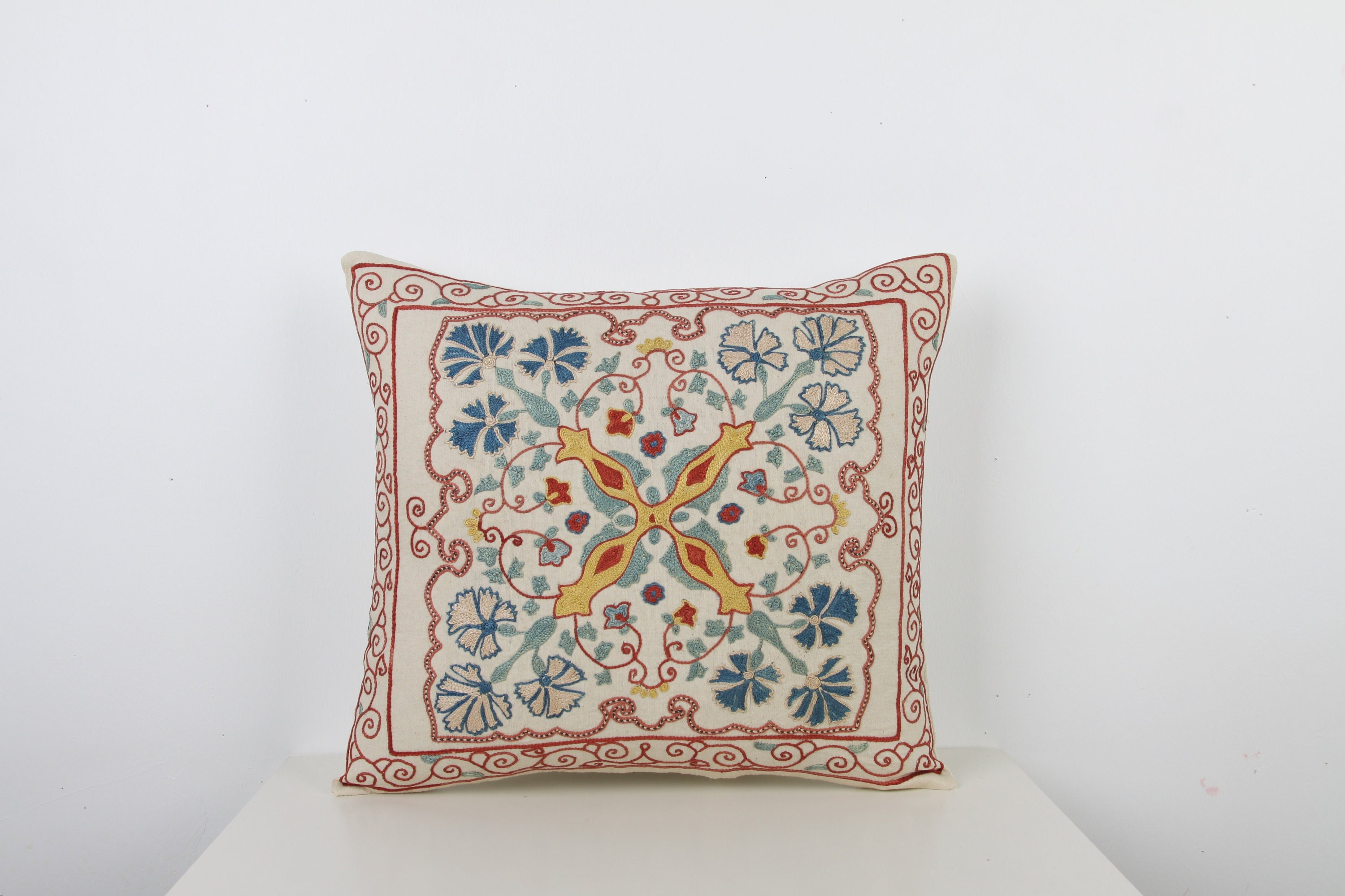 刺繍入りスザニ枕カバー：ボヘミアンシルククッションカバー（18x18