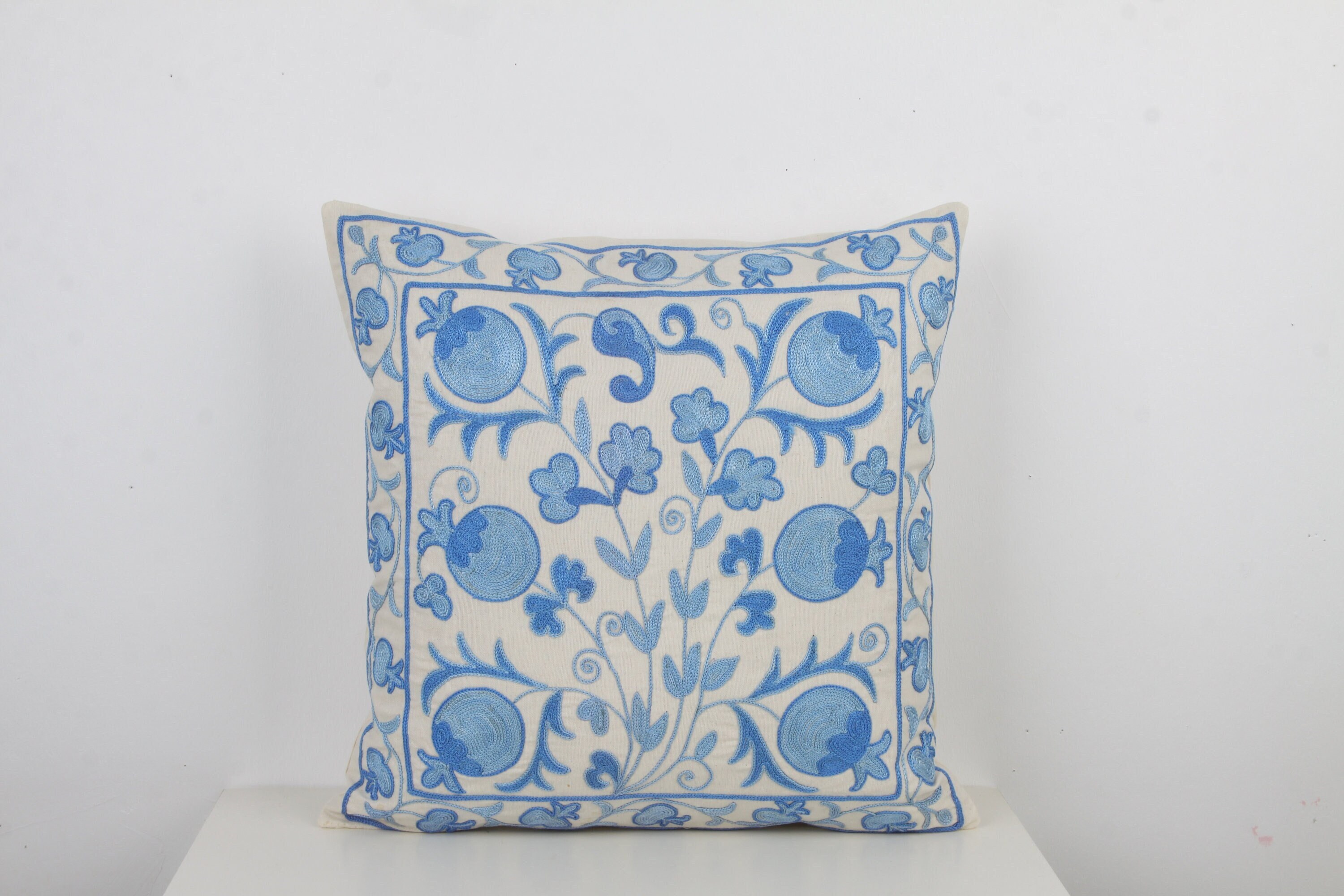 Eclectic Pillow Silk Zippered Cushion Cover Lumbar Home Decoration Embroidered Suzani Pillowcase Bohemian Blue White 18x18 45x45cm