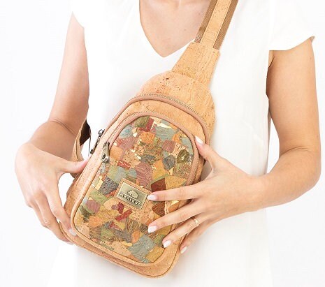 Cork Cross Backpack - Vegan - Natural - Handmade in Portugal  display picture 3